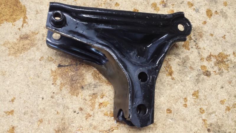 Acura integra gsr rear motor mount  bracket  b18c1 dohc vtec 