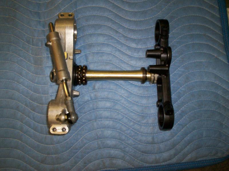 Suzuki gsxr1000/y2k model year triple clamp assy with steering dampner