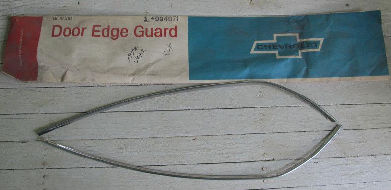 Nos 1972 chevrolet chevy vega door edge guard moulding pair gm 994071
