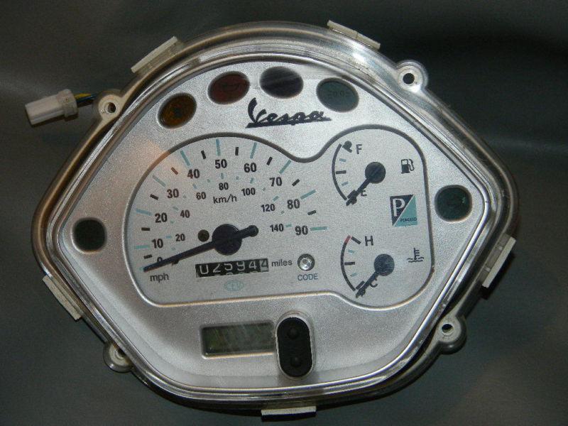 Vespa granturismo odometer / speedometer instrument panel & lens 