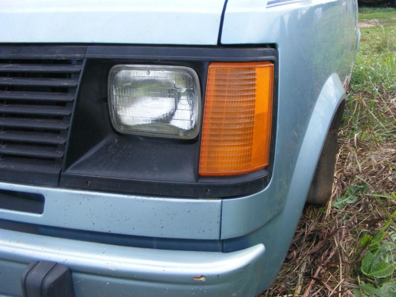 1992 astro van left headlight door with side light