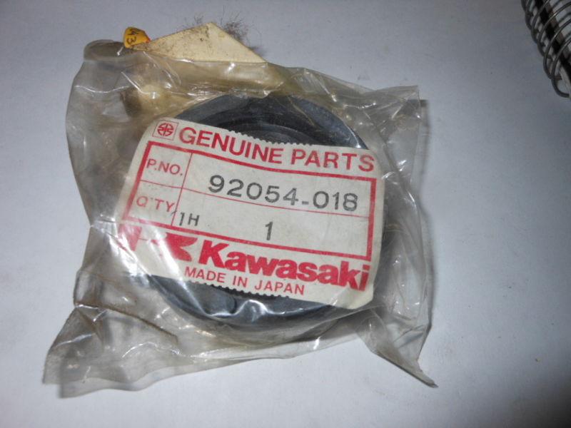 Nos kawasaki oil seal h1 92054-018