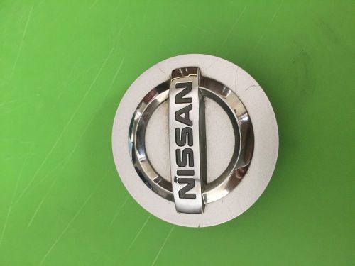 Nissan center wheel cap/ part # nsb2771011