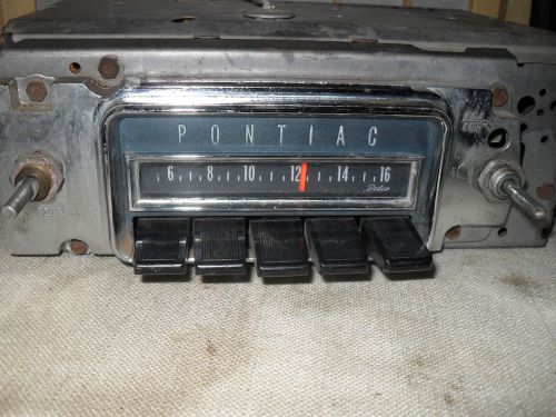 Vintage pontiac am car radio 7298802