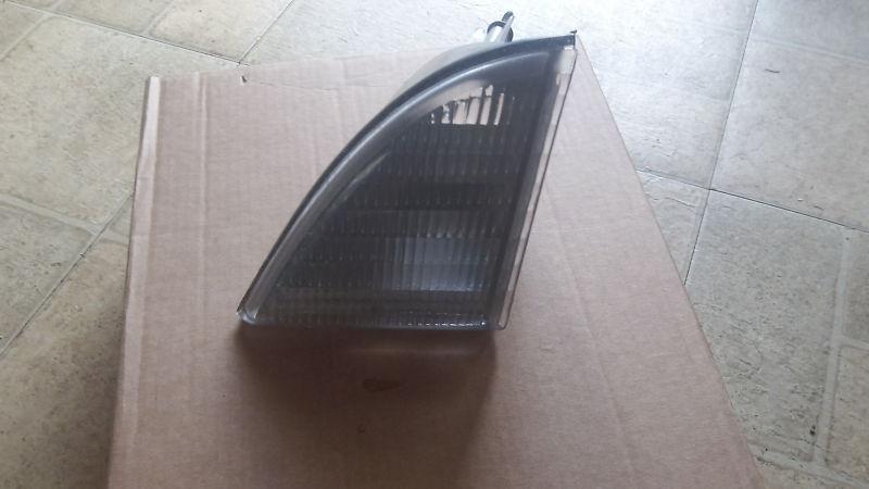 1987-1988 thunderbird left inner parking light