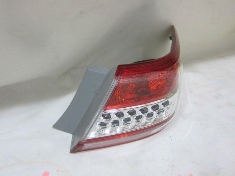 2010-11 toyota camry le oem used rh passenger side tail light *led* 