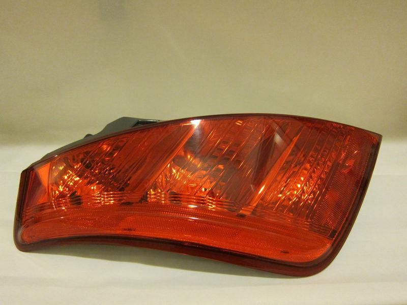 2003-2005 nissan murano used oem left (driver) side tail light