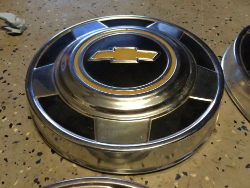 1982  chevy truck  hub caps 1/2 ton c 10 good condition 1970 1971 1972 1973