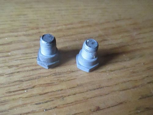 International scout 800 80 tailgate support shoulder bolts (2)