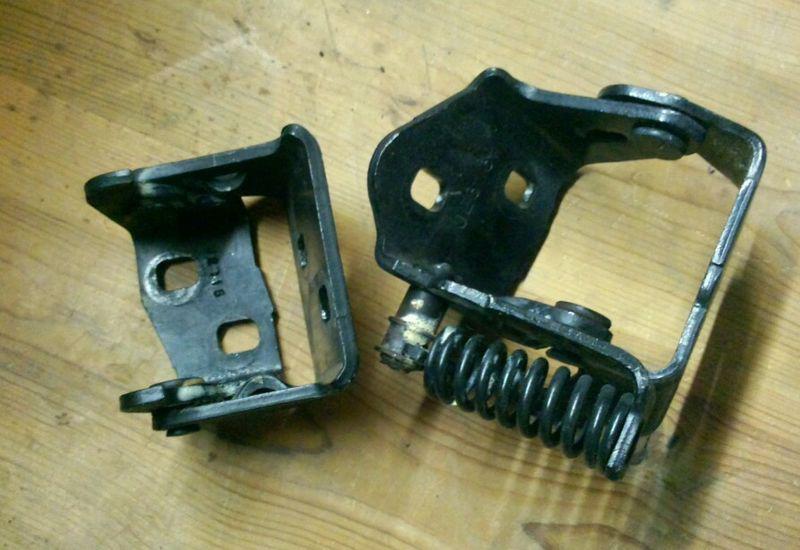 Pair driver left front door hinge corvette 1997 98 99 01 02 03 04 c5