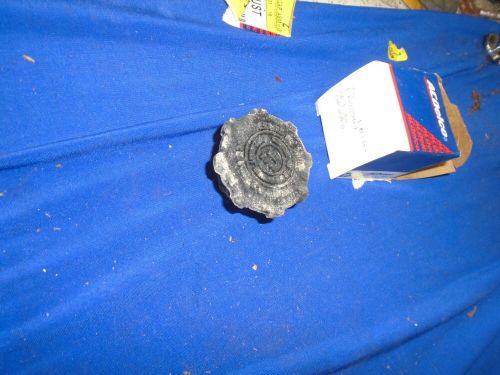 Gm nos 1985-95 gm oem engine oil filler cap 10229164