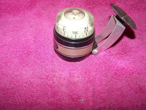 Vintage auto airway compass, fluid lever is full. in very good condition.