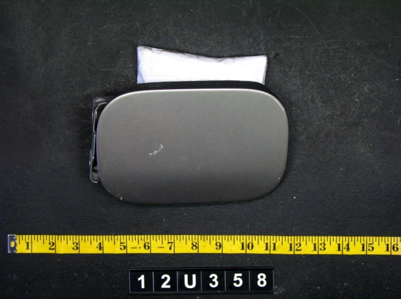 04 mercedes c240 fuel filler door lid gas tank cover cap oem gray 12u358