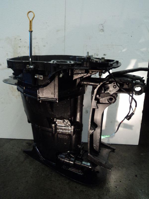 Suzuki df300 300 hp outboard midsection, exhaust housing, steering arm & swivel