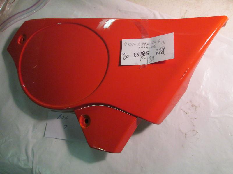 Suzuki ds185 nos oem r/h side cover in red 1980- pn 47111-29900-10g