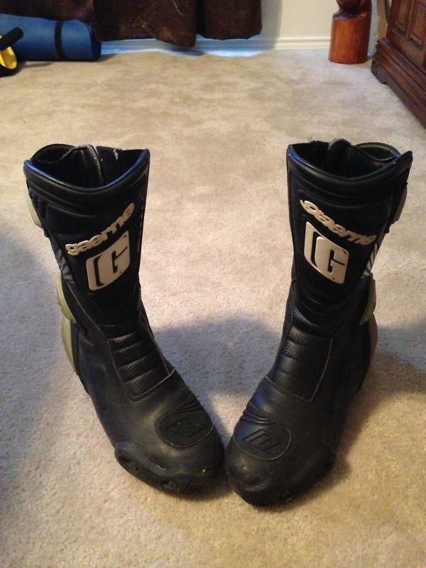 Black gaerne italian motorcycle boots. size 12