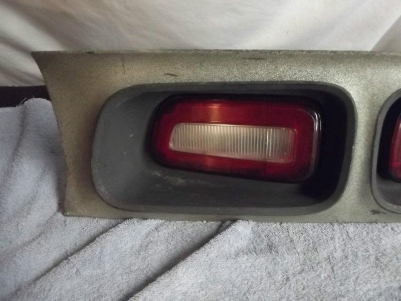 1972 1973 1974 dodge challenger tail light assembly r/t hemi 440-6 pak