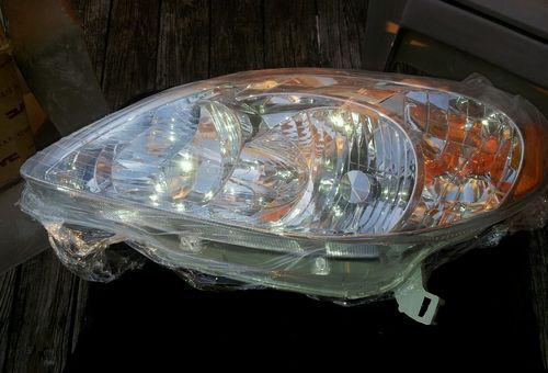 2003-2008 toyota matrix left side headlight---new in box