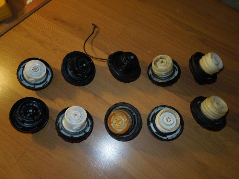 10 units used fuel tank caps mixed stant, blau amd more !!