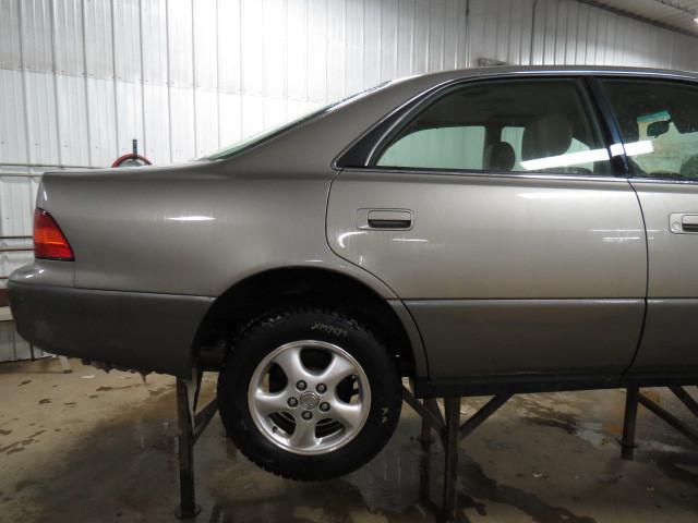 1997 lexus es300 rear or back door right 2480076