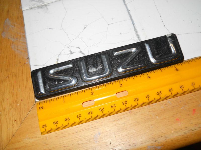 1991 isuzu impulse grille emblem as-is