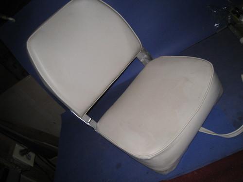 Folding boat seat  white  14'x16"x19"    need cleaning   02u