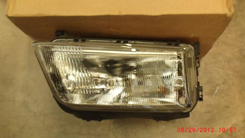 (#190) 96-99 audi a4, right hand headlamp new oem 