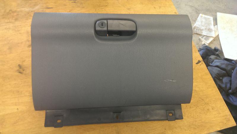 1998 jeep cherokee 4.0l glove box