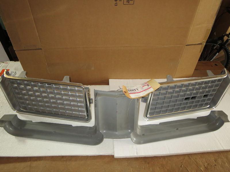 1972 oldsmobile cutlass supreme and hurst/olds nos front grilles & center