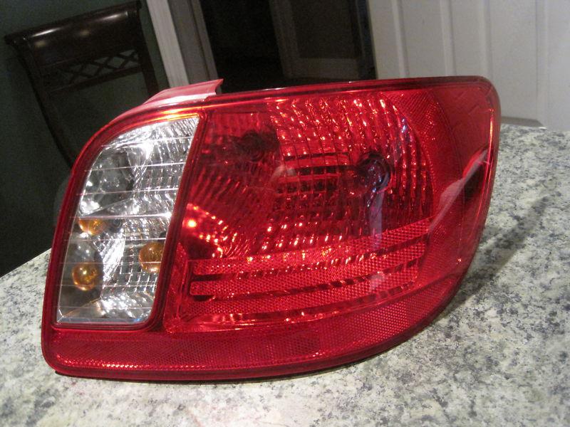 Taillight tail lamp rear brake light passenger side right 06-11 kia rio oem