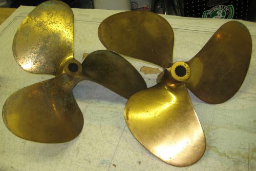 Pair of bronze ellis propellers 17 x 15 lh and rh 1&#034; splined shaft