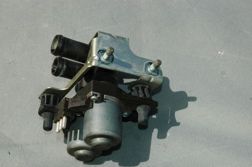 1994-1997 mercedes c220 / c230 / c280 w202 w208  heater control valve  oem