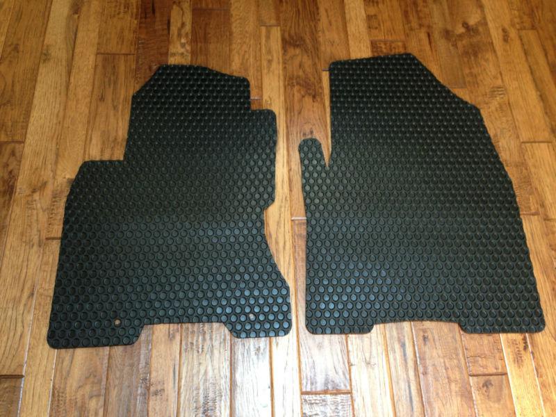 2008-2013 nissan rogue - 2 pc custom front rubber floor mats black good as new