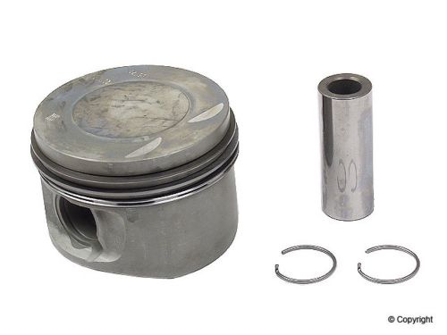 Mahle engine piston w/rings 060 53007 057 engine piston