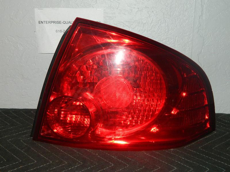 Oem 2004-2006 nissan sentra right / passenger  side tail light assembly