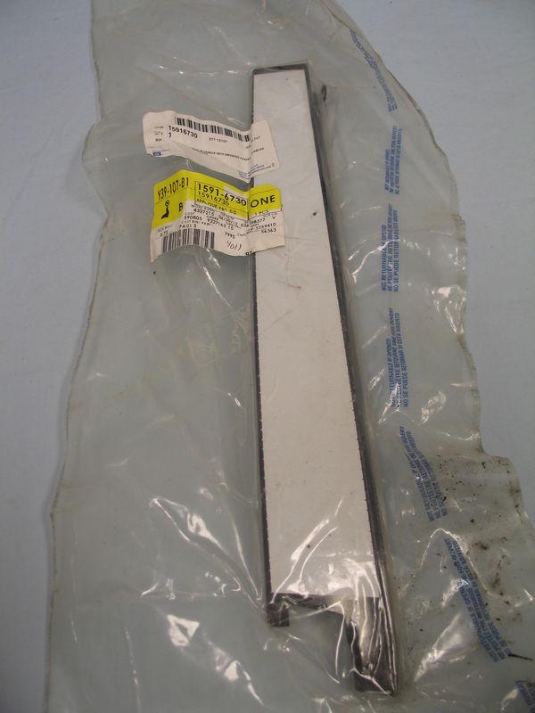 00 01 02 03 04 05 06 07  new gm rh front door frame window trim 15916730 