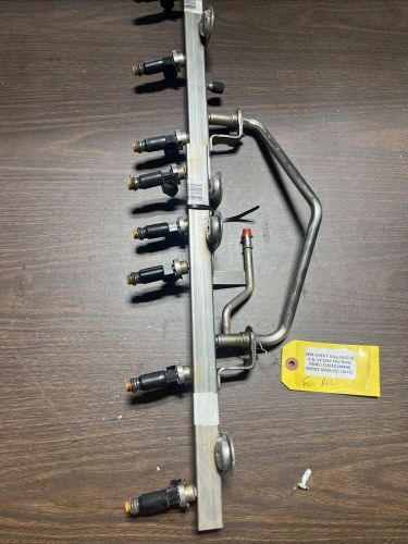 2005 chevy avalanche 5.3l v8 fuel rail assembly with injectors s37