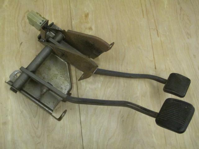 1997-2006 jeep tj manual clutch and brake pedal assembly wrangler