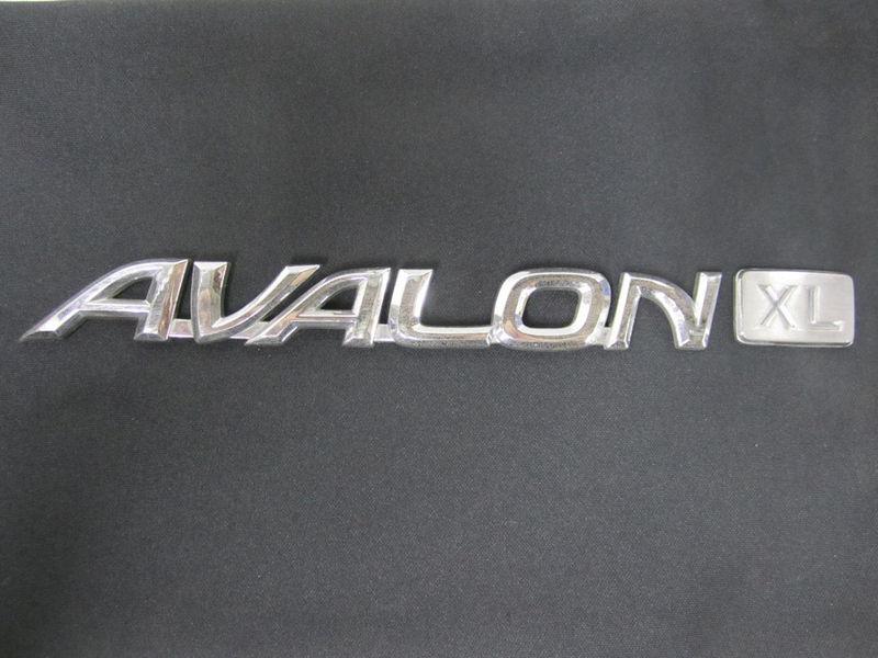 Toyota avalon  95 96 97 1995-97  trunk emblem ornament