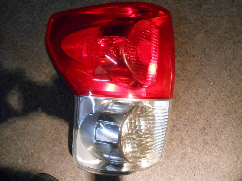 07-13 toyota tundra *left* tail light oem 