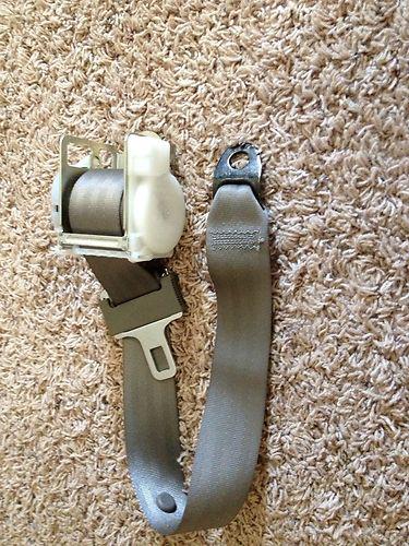 2001 oldsmobile alero  seatbelt and retractor right rear  model # ti-cx12 oem 