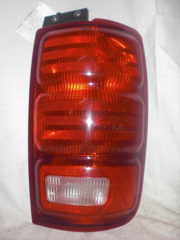 1998 ford expedition right passenger side tail light