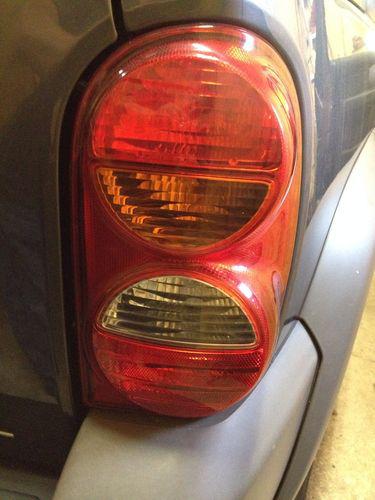 2002 jeep liberty p. side tail light