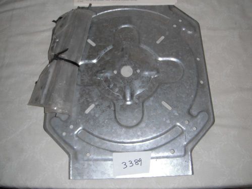 Seat bracket mounts to swivel base (3389)