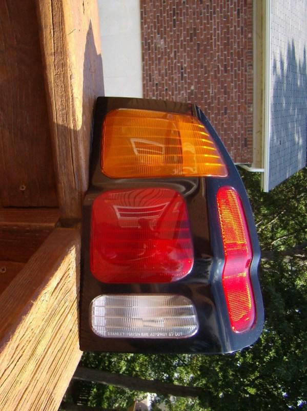 2000 01 02 03 04 montero sport complete right side factory tail light used 