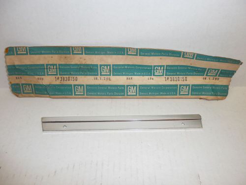 Nos oem gm 1963 1964 corvette grille bar 3830150