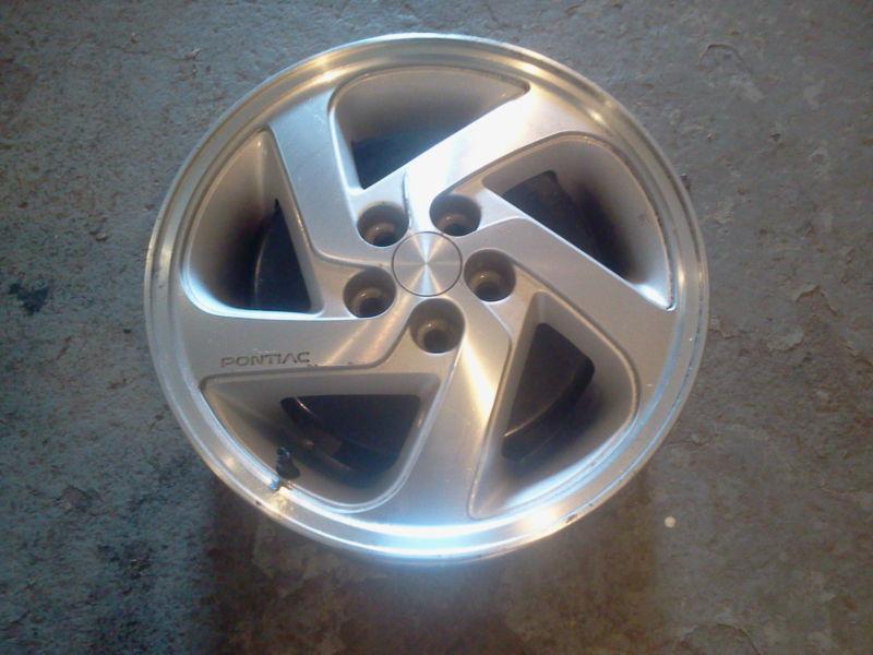 * 16 inch factory alloy rim - pontiac grand am / 1999-2002