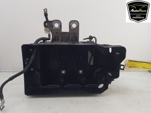 Battery box battery box renault arkana (rjll) 2022 648945022r / 648947760r-