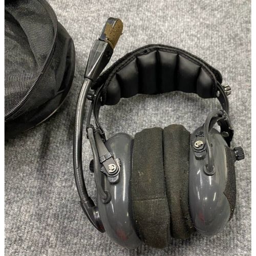 Avcomm headset pilot with carrying case