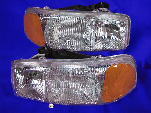 99-06 gmc sierra / 00-06 yukon headlights headlamps pair set halogen new 